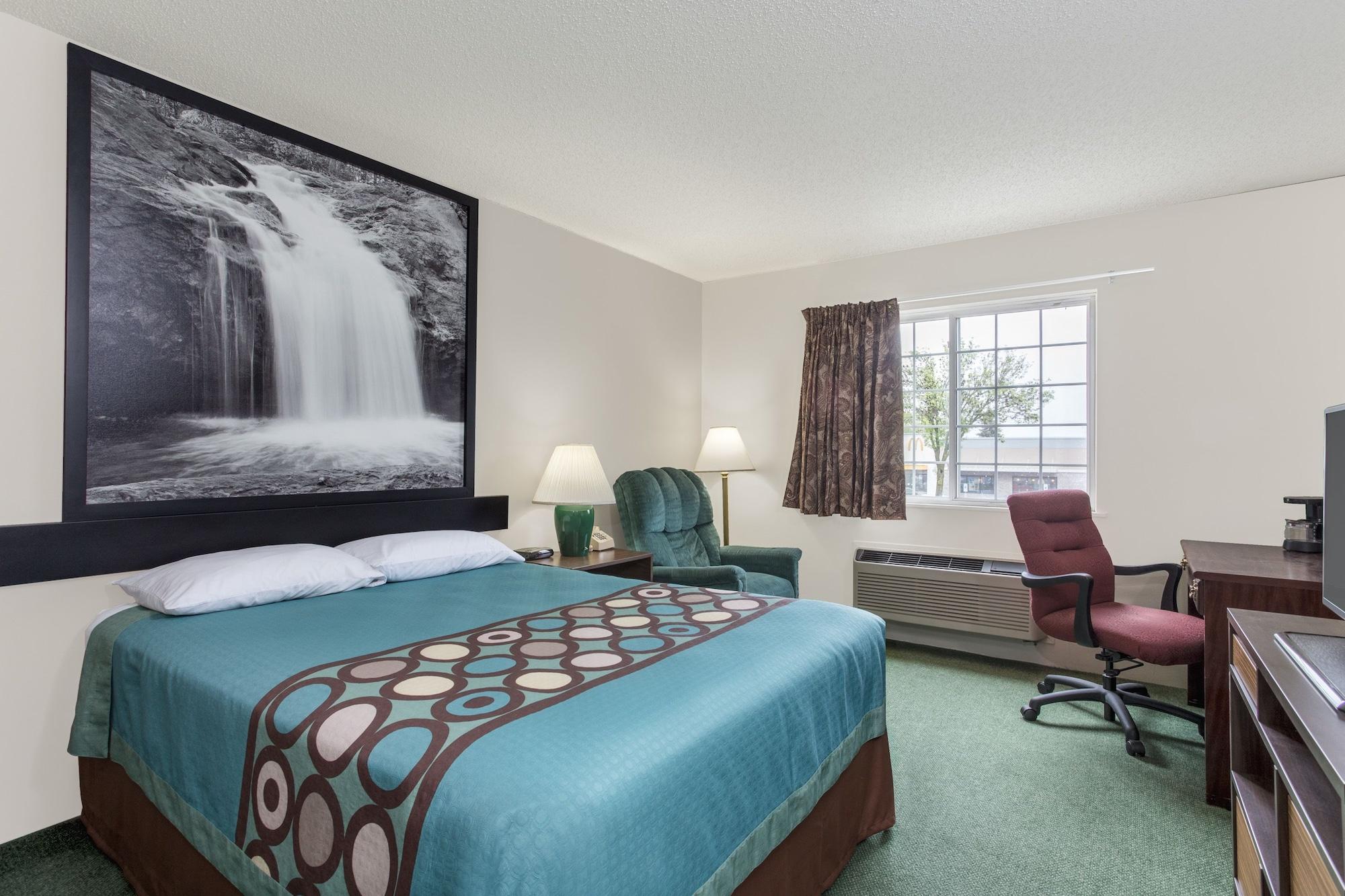 Super 8 by Wyndham Reedsburg Hotel Eksteriør billede