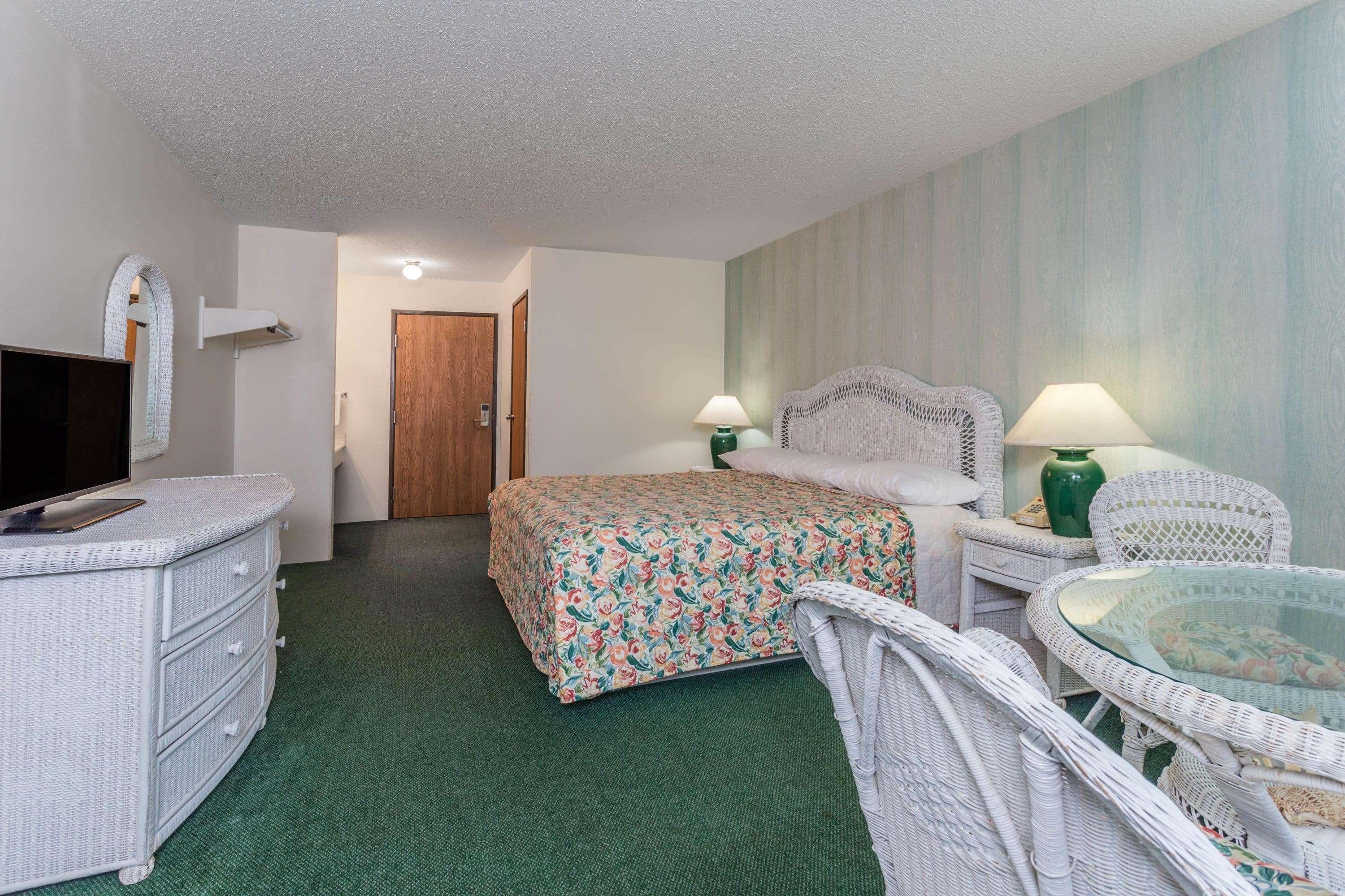 Super 8 by Wyndham Reedsburg Hotel Eksteriør billede
