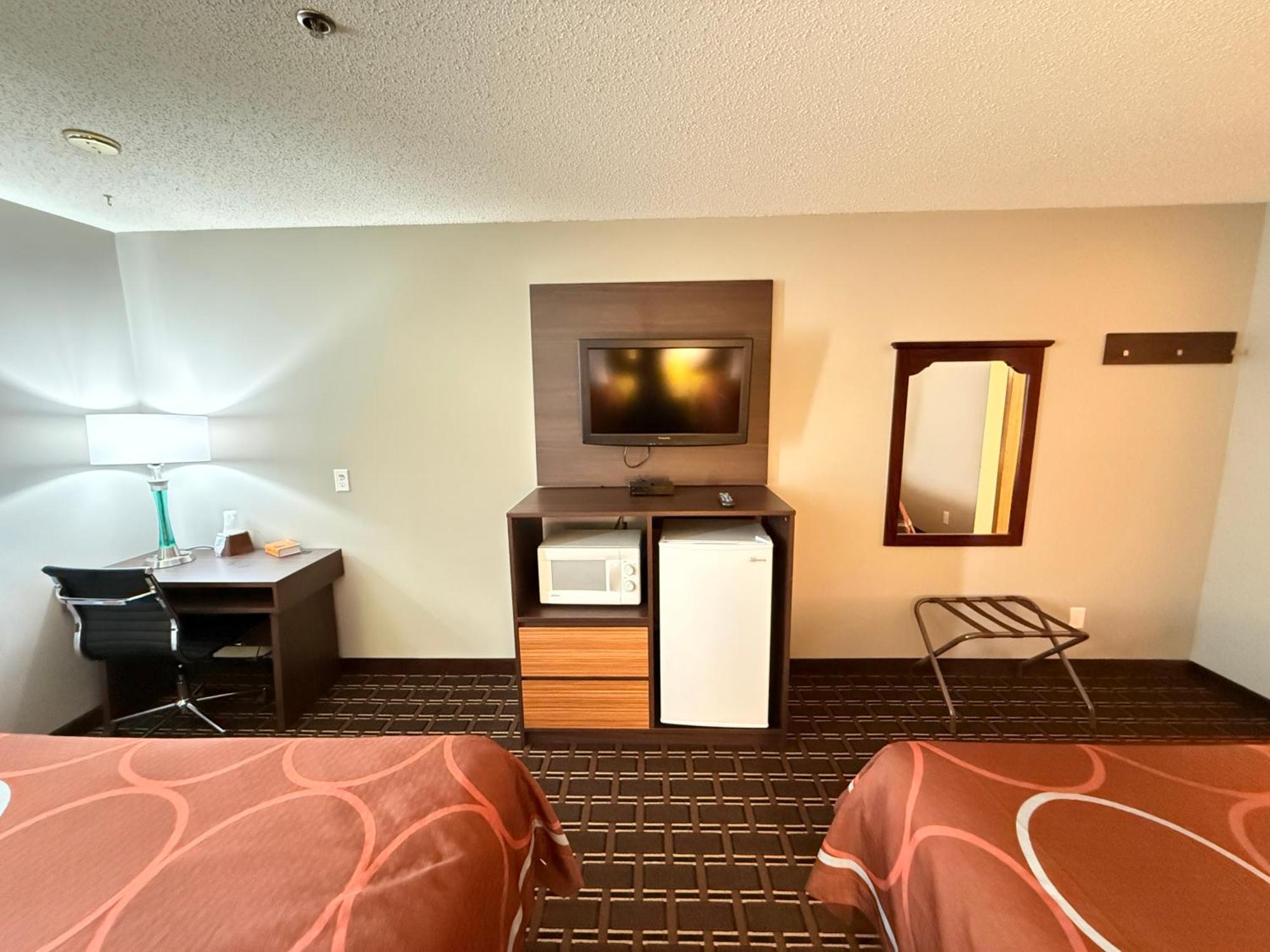 Super 8 by Wyndham Reedsburg Hotel Eksteriør billede