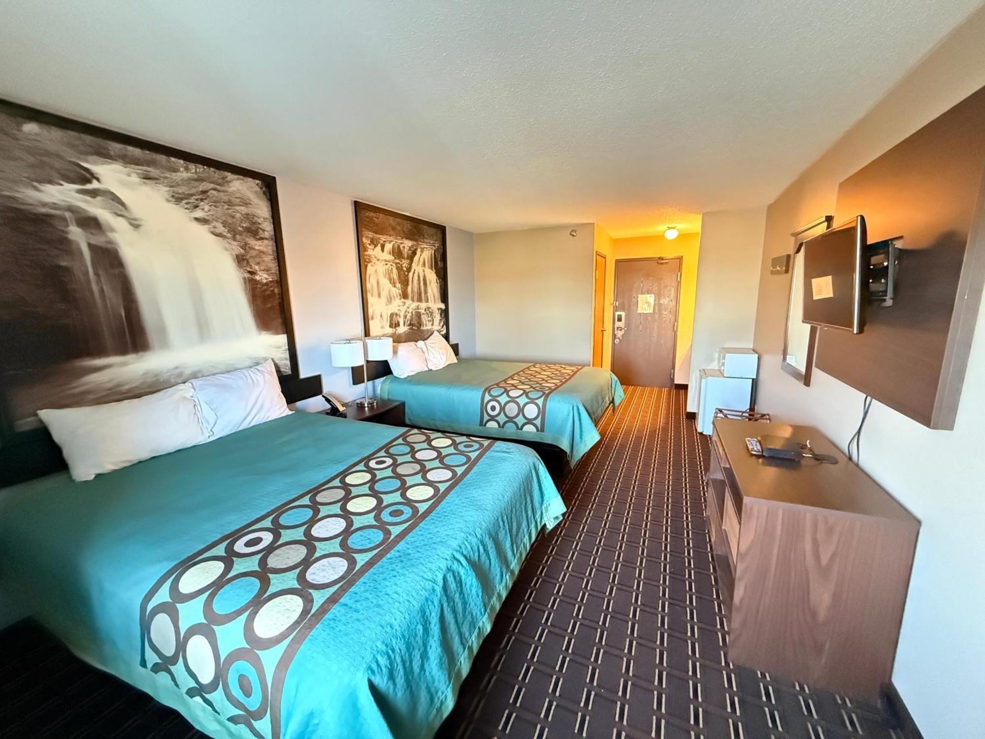 Super 8 by Wyndham Reedsburg Hotel Eksteriør billede