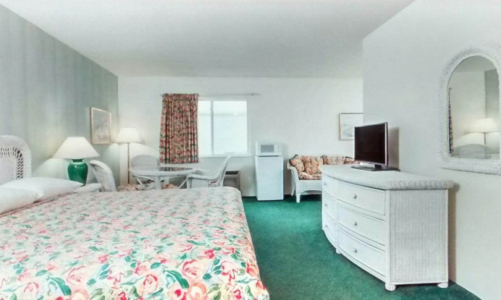 Super 8 by Wyndham Reedsburg Hotel Eksteriør billede